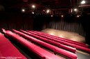 Salle du Théâtre Rouge au Lucernaire